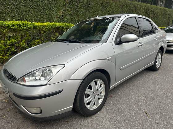 FORD FOCUS 2.0 GHIA SEDAN 16V GASOLINA 4P AUTOMÁTICO